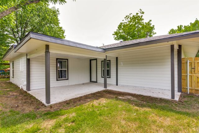 128 NW Lorna Street, Burleson, TX 76028