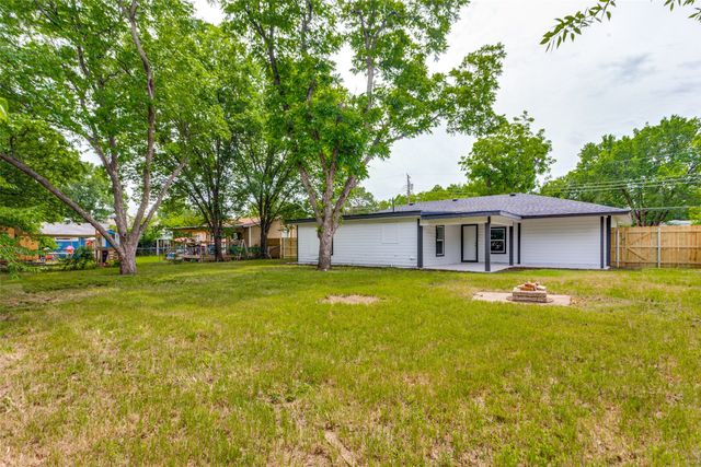 128 NW Lorna Street, Burleson, TX 76028