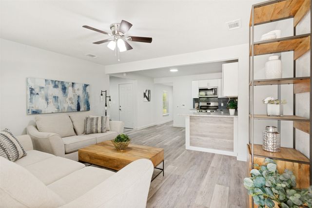 128 NW Lorna Street, Burleson, TX 76028