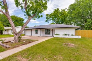 128 NW Lorna Street, Burleson, TX 76028