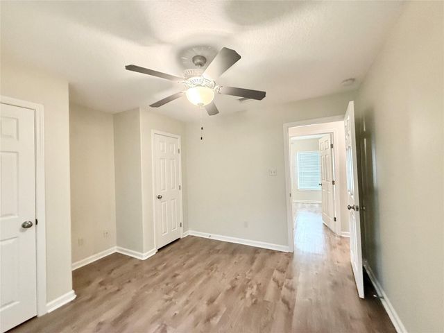 140 Huisache Street, Lake Jackson, TX 77566