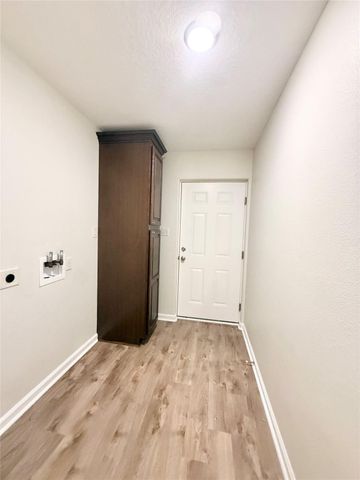 140 Huisache Street, Lake Jackson, TX 77566