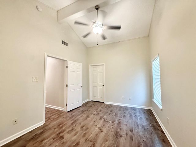 140 Huisache Street, Lake Jackson, TX 77566