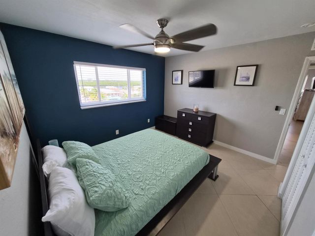 1815 N SURF Road 503, Hollywood, FL 33019