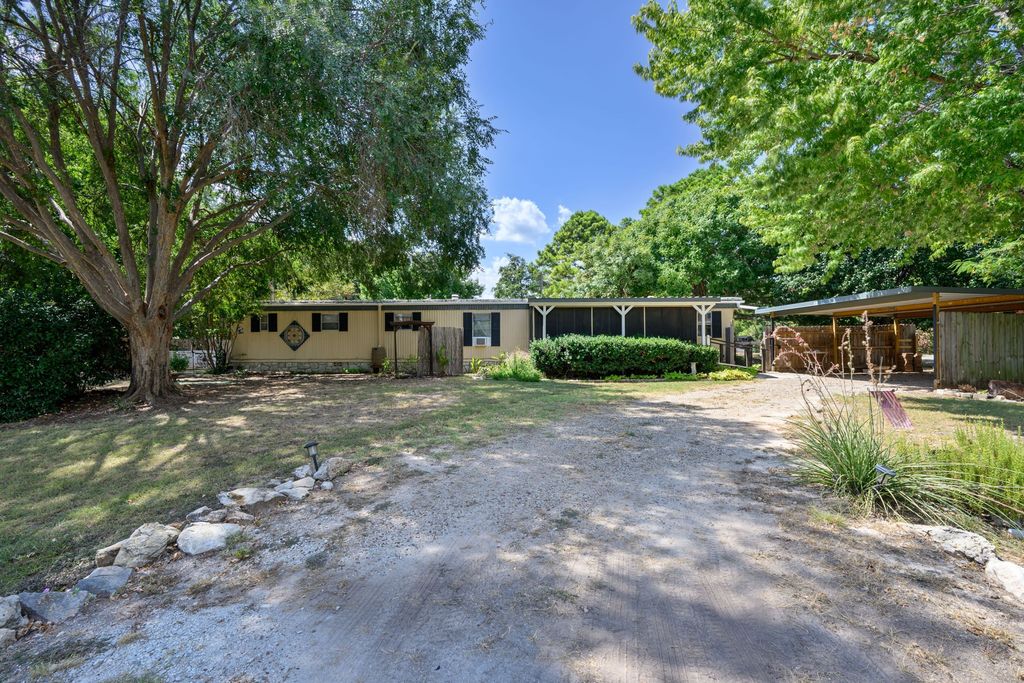 1709 E Apache Trail, Granbury, TX 76048 — exterior
