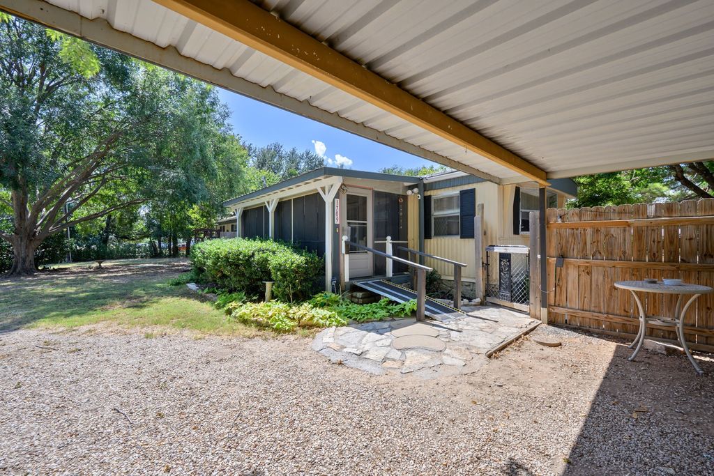 1709 E Apache Trail, Granbury, TX 76048 — photo 3