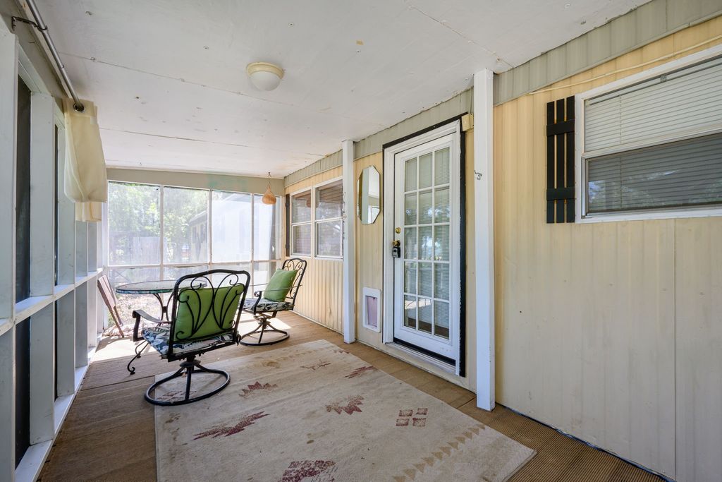 1709 E Apache Trail, Granbury, TX 76048 — photo 4