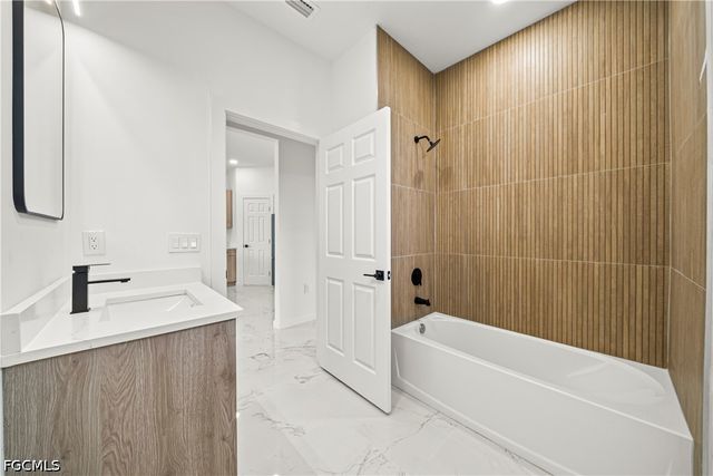 2810 72nd ST W, Lehigh Acres, FL 33971