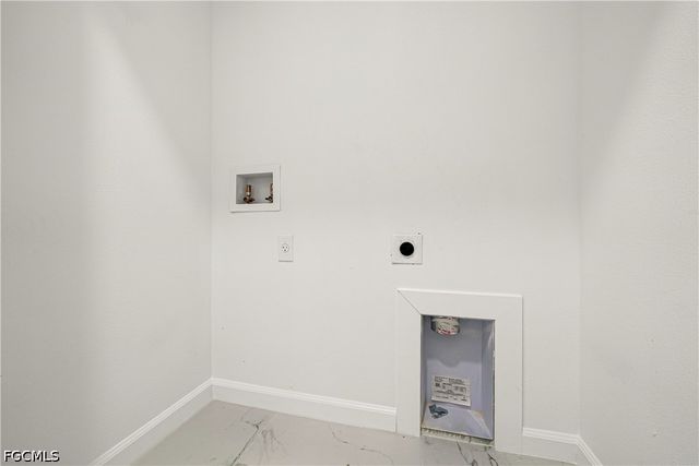 2810 72nd ST W, Lehigh Acres, FL 33971