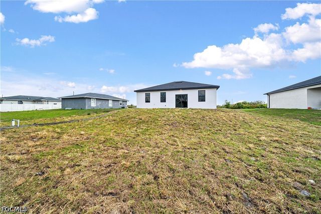 2810 72nd ST W, Lehigh Acres, FL 33971