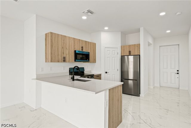 2810 72nd ST W, Lehigh Acres, FL 33971