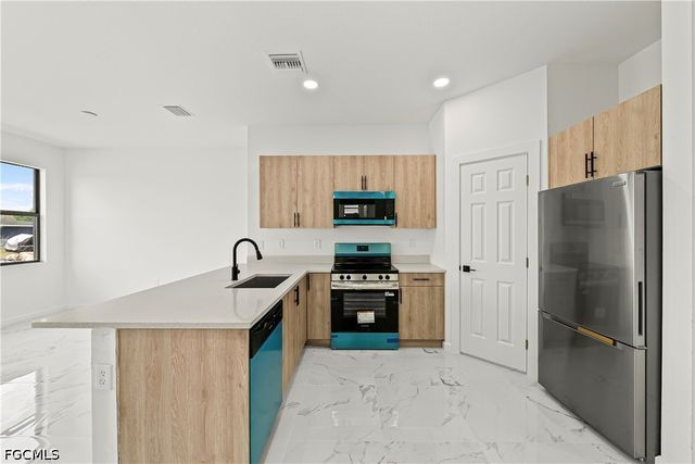 2810 72nd ST W, Lehigh Acres, FL 33971