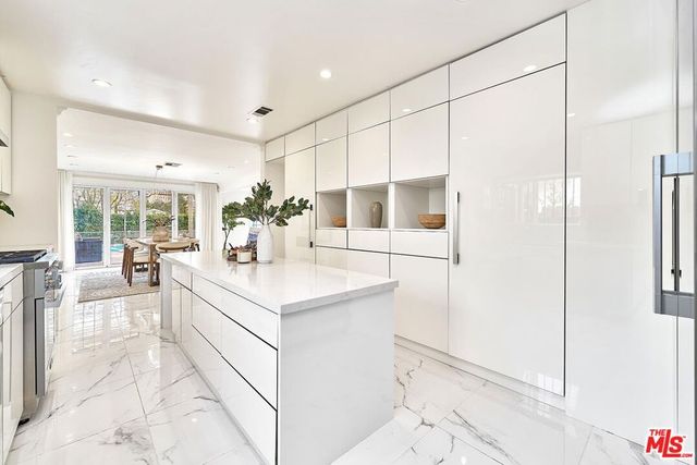 860 S Norton Avenue, Los Angeles, CA 90005