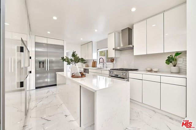 860 S Norton Avenue, Los Angeles, CA 90005