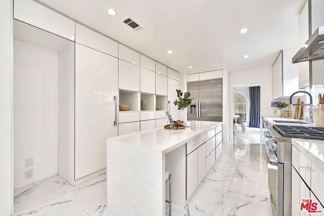 860 S Norton Avenue, Los Angeles, CA 90005