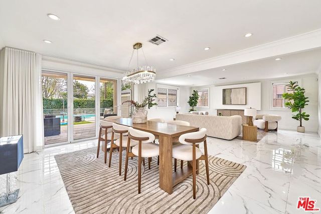 860 S Norton Avenue, Los Angeles, CA 90005