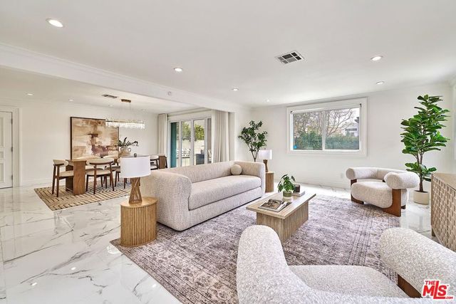 860 S Norton Avenue, Los Angeles, CA 90005