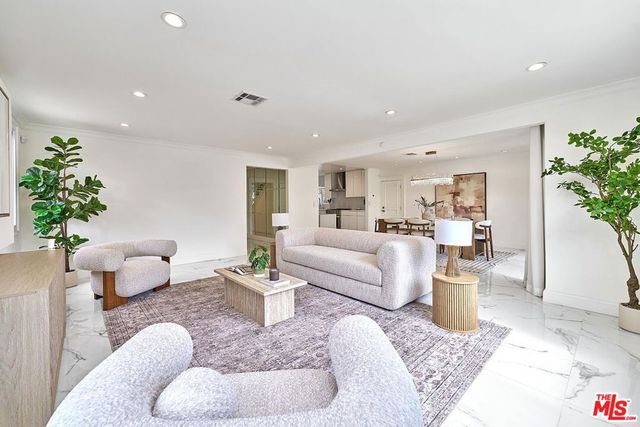 860 S Norton Avenue, Los Angeles, CA 90005