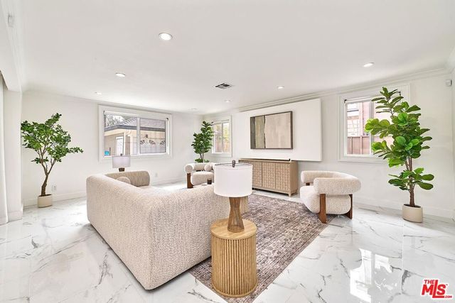 860 S Norton Avenue, Los Angeles, CA 90005