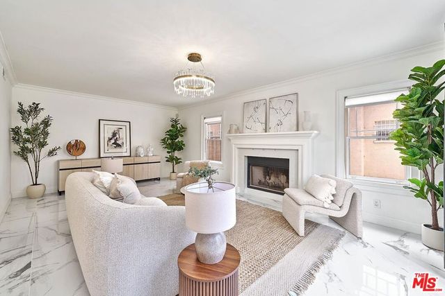 860 S Norton Avenue, Los Angeles, CA 90005