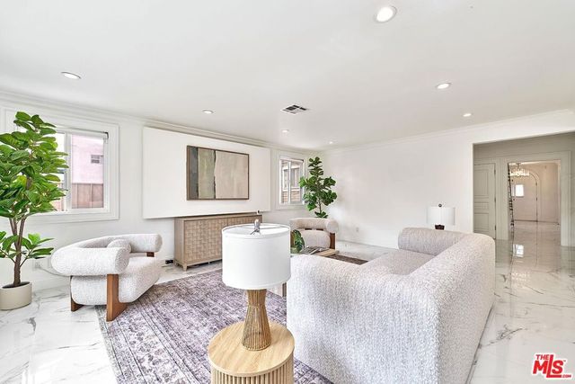 860 S Norton Avenue, Los Angeles, CA 90005