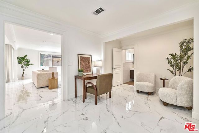 860 S Norton Avenue, Los Angeles, CA 90005