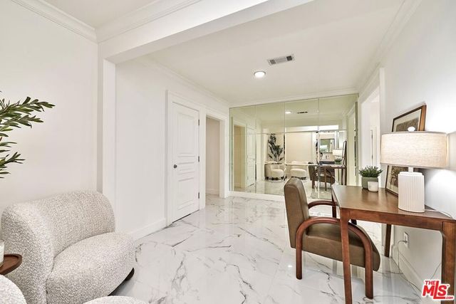 860 S Norton Avenue, Los Angeles, CA 90005