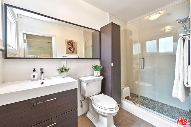 860 S Norton Avenue, Los Angeles, CA 90005