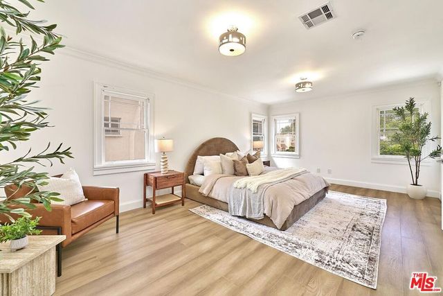 860 S Norton Avenue, Los Angeles, CA 90005