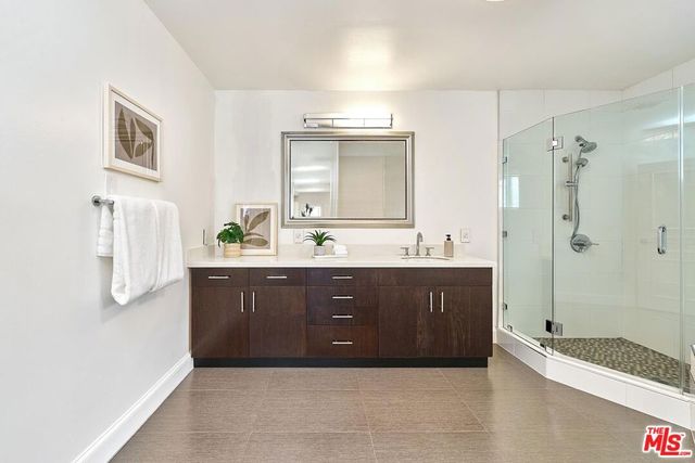 860 S Norton Avenue, Los Angeles, CA 90005
