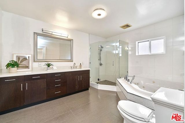 860 S Norton Avenue, Los Angeles, CA 90005