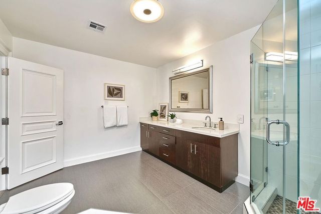 860 S Norton Avenue, Los Angeles, CA 90005