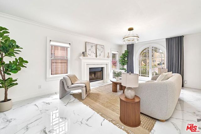 860 S Norton Avenue, Los Angeles, CA 90005
