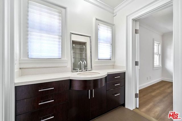860 S Norton Avenue, Los Angeles, CA 90005