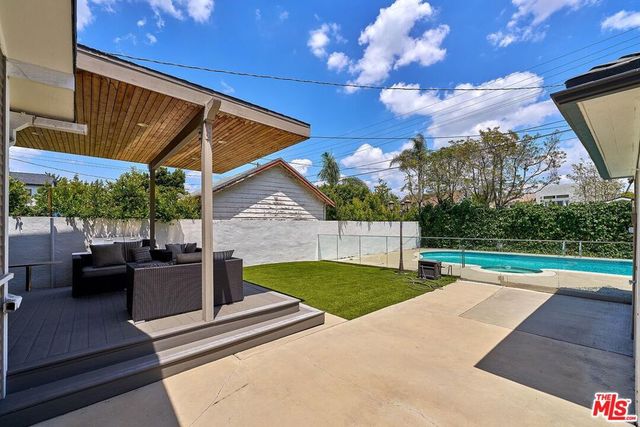 860 S Norton Avenue, Los Angeles, CA 90005