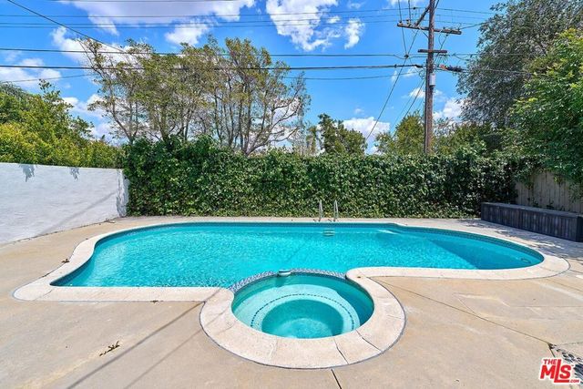 860 S Norton Avenue, Los Angeles, CA 90005