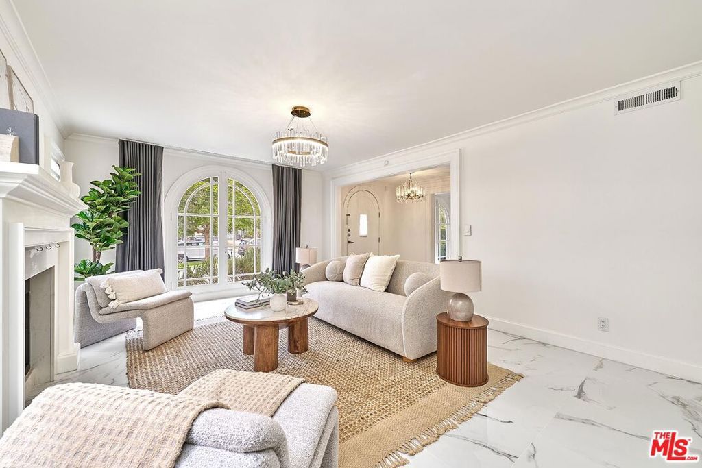 860 S Norton Avenue, Los Angeles, CA 90005 — photo 4