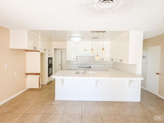 2004 Birchwood Court, Bakersfield, CA 93309