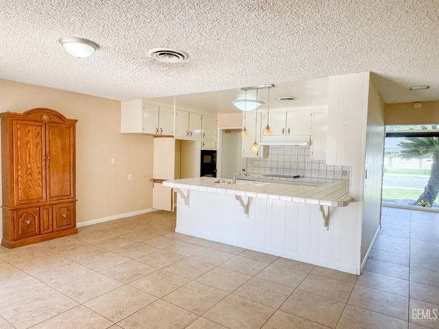 2004 Birchwood Court, Bakersfield, CA 93309