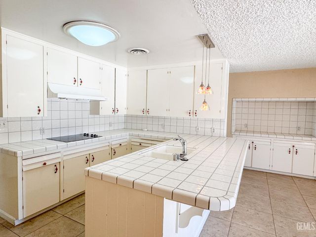 2004 Birchwood Court, Bakersfield, CA 93309