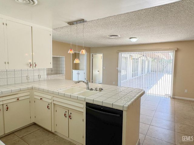 2004 Birchwood Court, Bakersfield, CA 93309