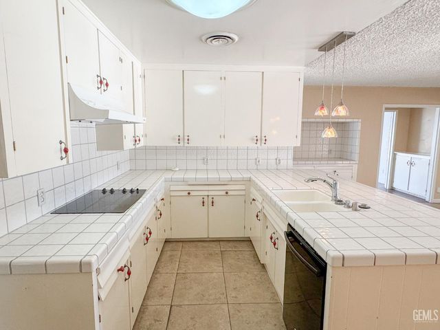 2004 Birchwood Court, Bakersfield, CA 93309