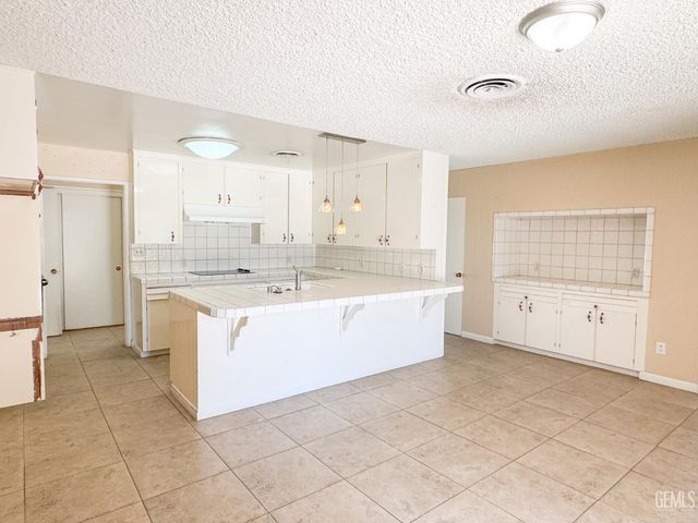 2004 Birchwood Court, Bakersfield, CA 93309