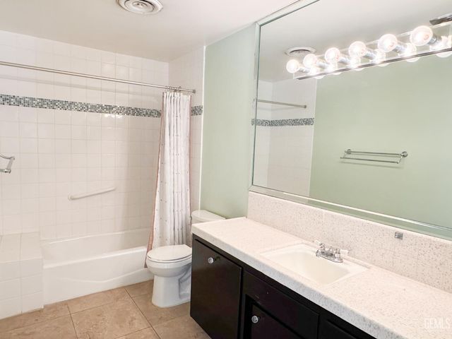 2004 Birchwood Court, Bakersfield, CA 93309