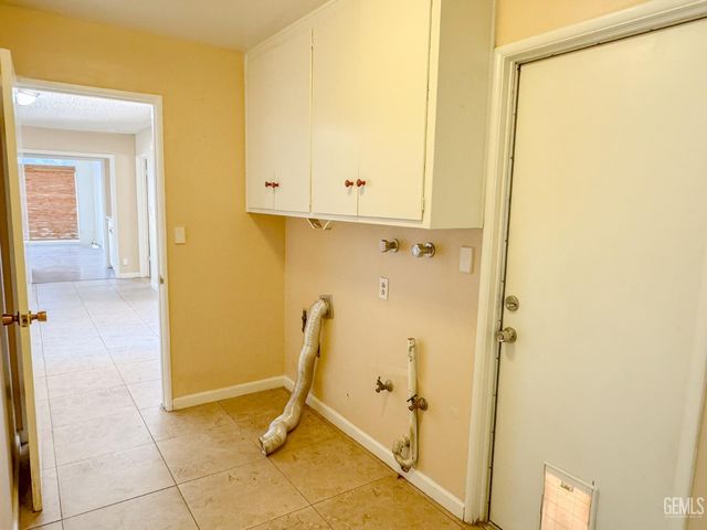 2004 Birchwood Court, Bakersfield, CA 93309