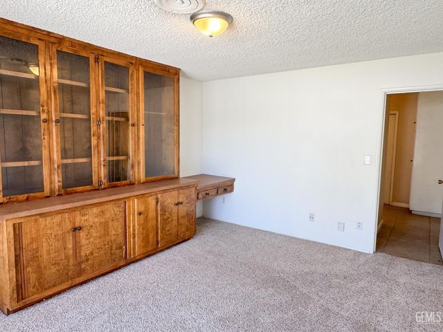 2004 Birchwood Court, Bakersfield, CA 93309