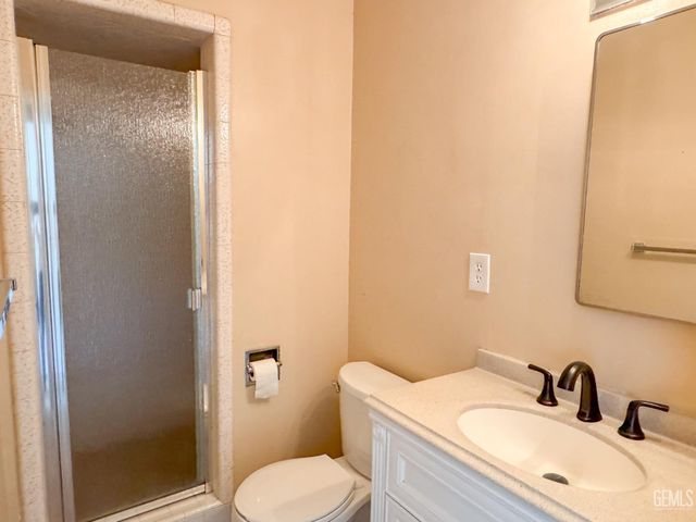 2004 Birchwood Court, Bakersfield, CA 93309