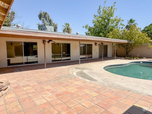 2004 Birchwood Court, Bakersfield, CA 93309