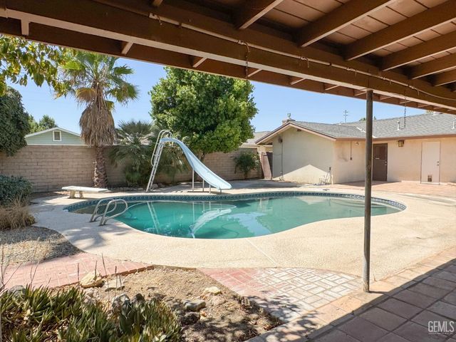 2004 Birchwood Court, Bakersfield, CA 93309