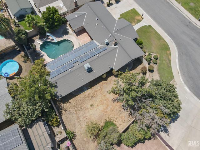 2004 Birchwood Court, Bakersfield, CA 93309
